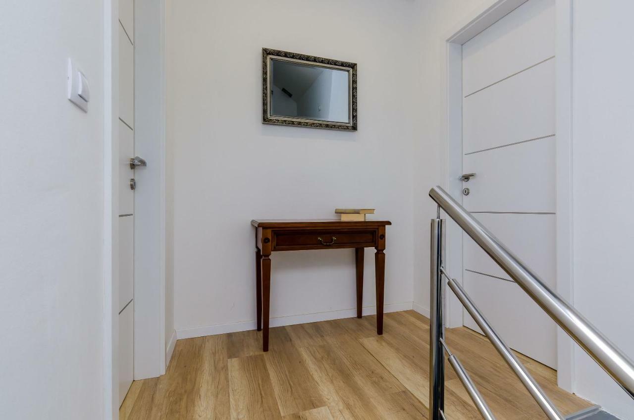 Superior Apartment Nike مْليني المظهر الخارجي الصورة