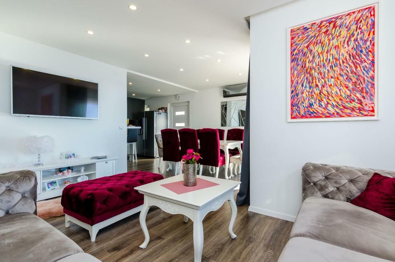 Superior Apartment Nike مْليني المظهر الخارجي الصورة